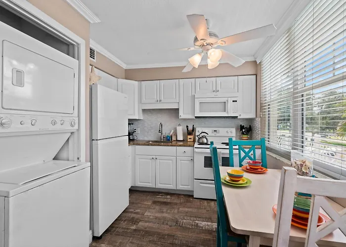 Condo, Heated Pool, Steps To Sand, Clearwater 205 *
