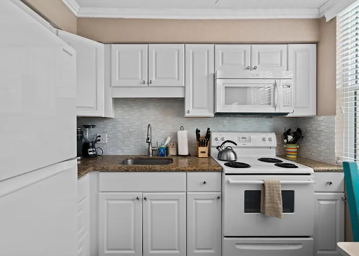 Condo, Heated Pool, Steps To Sand, Clearwater 205 Apartment *