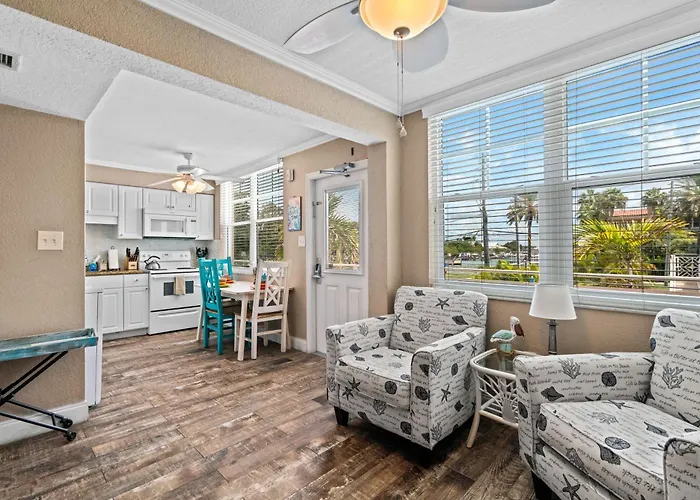 Apartment Condo, Heated Pool, Steps To Sand, Clearwater 205 *