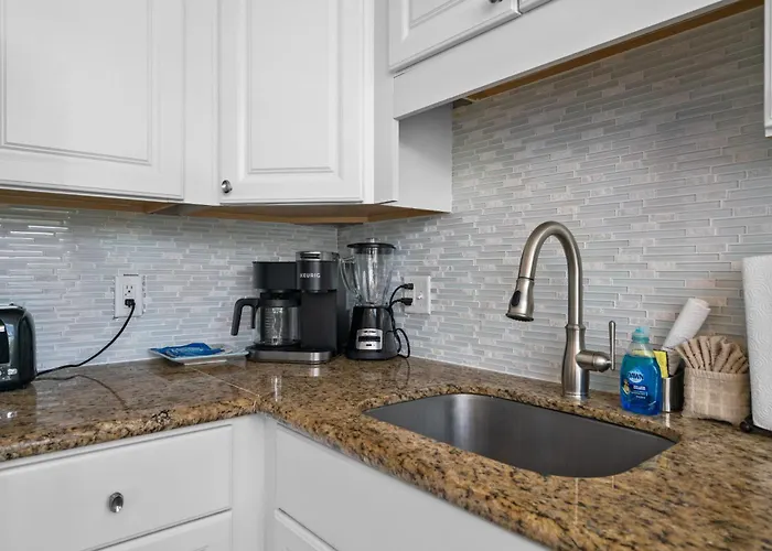 Condo, Heated Pool, Steps To Sand, Clearwater 205 Clearwater Beach