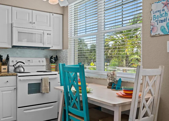 Apartment Condo, Heated Pool, Steps To Sand, Clearwater 205