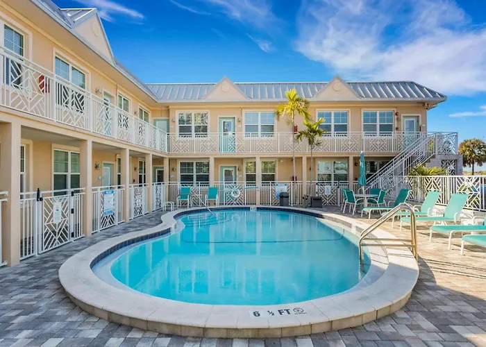 Apartment Condo, Heated Pool, Steps To Sand, Clearwater 205 Clearwater Beach