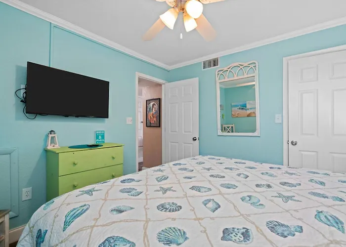 Condo, Heated Pool, Steps To Sand, Clearwater 205 *