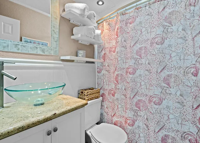 Apartment Condo, Heated Pool, Steps To Sand, Clearwater 205