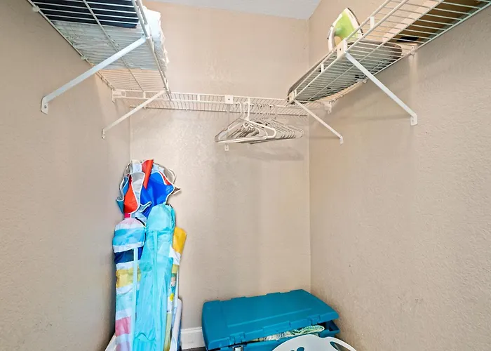 Condo, Heated Pool, Steps To Sand, Clearwater 205 *